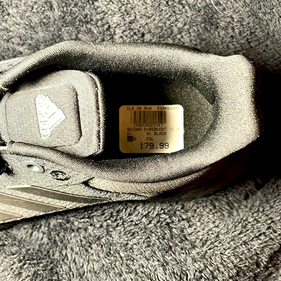 100% Textile Synthetics
Rubber
Lace-Up
Not Water Resistant - Picture 5 of 5